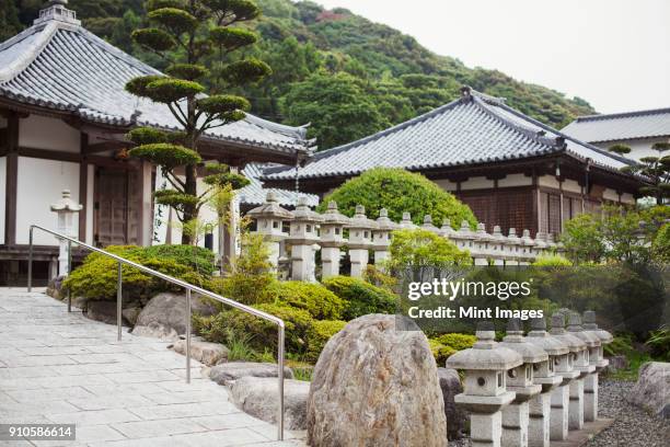 exterior view of japanese buddhist temple. - shingon buddhismus stock-fotos und bilder