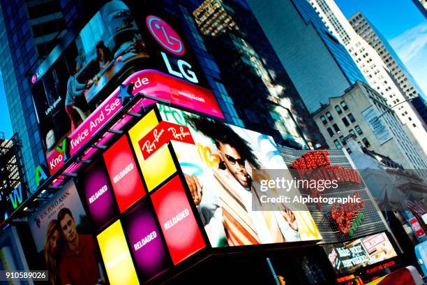 times square new york - times square store stock pictures, royalty-free photos & images