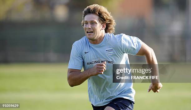 Francois Steyn of South-Africa runs during a training session of the French Top 14 rugby union club Racing-Metro on September 23, 2009 in Antony,...