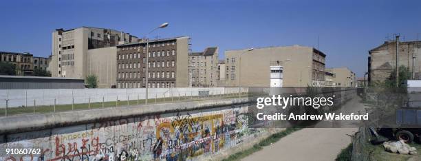 Panoramic view of the Berlin Wall towards East Berlin at Zimmerstrasse in Berlin's district of Kreuzberg on May 02, 1987 in Berlin, Germany. Germany...