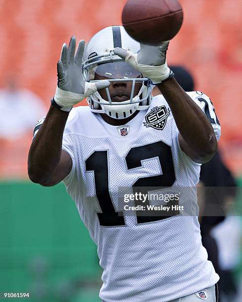 Darrius Heyward-Bey of the Oakland Raiders catches passes before a game against the Kansas City Chiefs at Arrowhead Stadium on September 20, 2009 in...