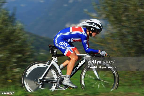 Emma Pooley of Great Britain in action during the Elite Women's Time Trial at the 2009 UCI Road World Championships on September 23, 2009 in...