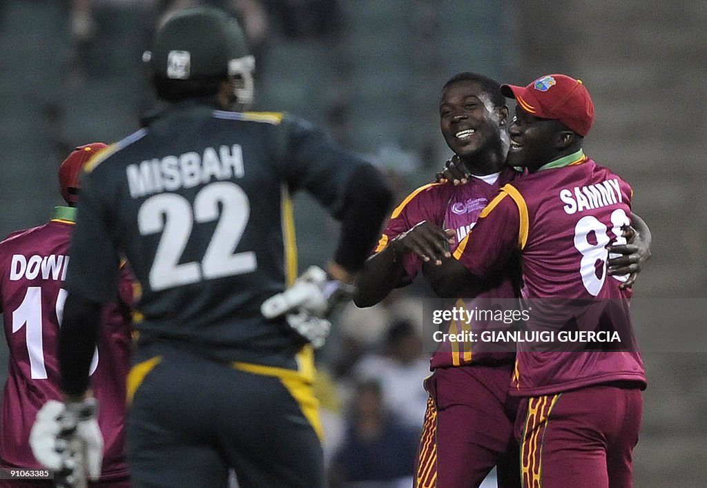 West Indies bowler Gavin Tonge (C) celeb