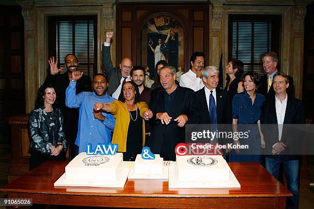 Jesse L. Martin, Dann Florek, Jeremy Sisto, Jill Hennessy, Benjamin Bratt, Carey Lowell, Steve Zirnkilton Katherine Oliver, Anthony Anderson, S....