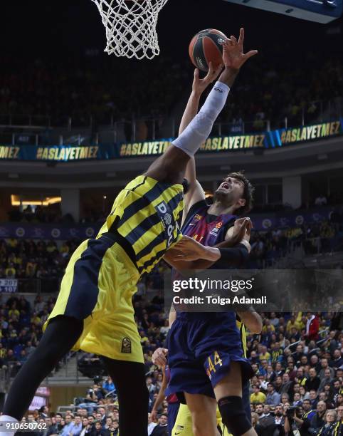 Ante Tomic, #44 of FC Barcelona Lassa and Jason Thompson, #1 of Fenerbahce Dogus in action during the 2017/2018 Turkish Airlines EuroLeague Regular...