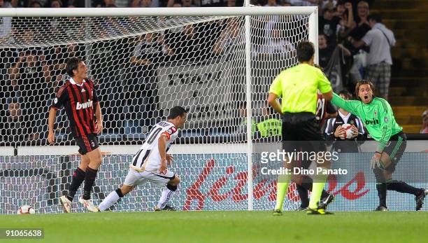 Antonio Di Natale of Udinese Calcio scores the first goal during the serie A match between Udinese Calcio and AC Milan at Stadio Friuli on September...