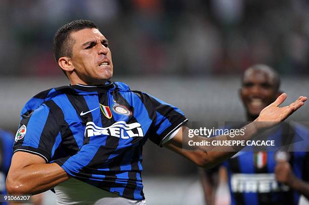 Lucio Inter 681 Lucio Of Inter Milan Stock Photos, High-Res Pictures, and Images ...