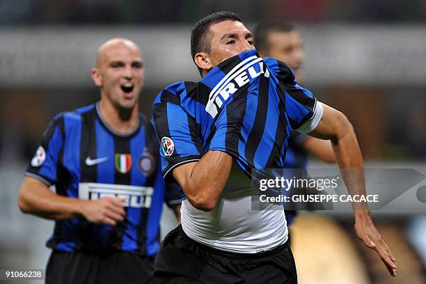 Lucio Inter Lucio Of Inter Milan Photos and Premium High Res Pictures - Getty Images