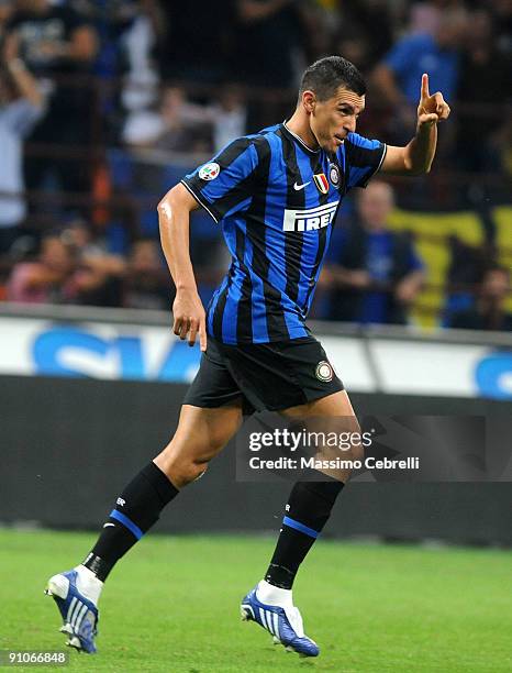 Lucio Inter Lucio Of Inter Milan Photos and Premium High Res Pictures - Getty Images