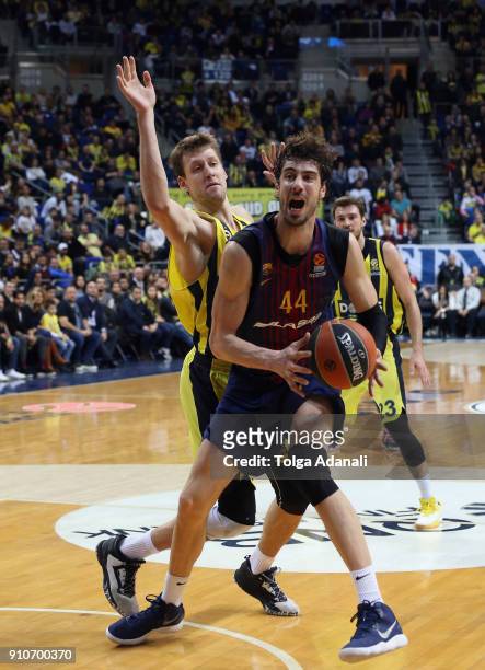 Ante Tomic, #44 of FC Barcelona Lassa in action with Jan Vesely, #24 of Fenerbahce Dogus during the 2017/2018 Turkish Airlines EuroLeague Regular...