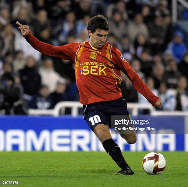 David Ramirez of Chile's Union Espanola in action during the match against Argentina's Velez Sarsfield for the Copa Nissan Sudamericana 2009 on...