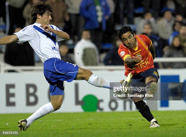 Emiliano Papa of Argentina's Velez Sarsfield vies for the ball with Eduardo Rubio of Chile's Union Espanola during their match for the Copa Nissan...