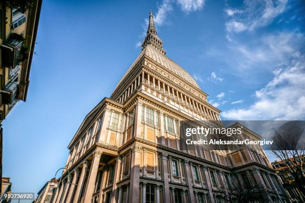 mole antonelliana gebouw in turijn, italië - turijn stockfoto's en -beelden