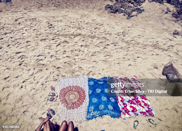 beach yoke in the beach - sarong imagens e fotografias de stock