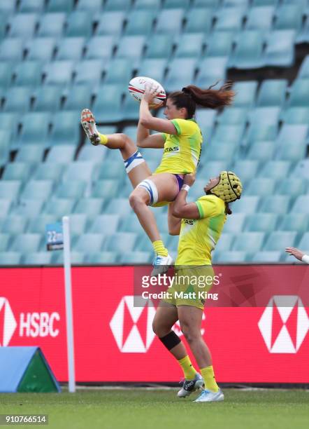 Alicia Quirk of Australia jumps high for the ball in the game against Spain during day two of the 2018 Sydney Sevens at Allianz Stadium on January...