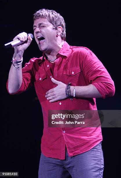 Singer Rob 55 Rob Thomas With Special Guest One Republic In Concert Photos & High ...