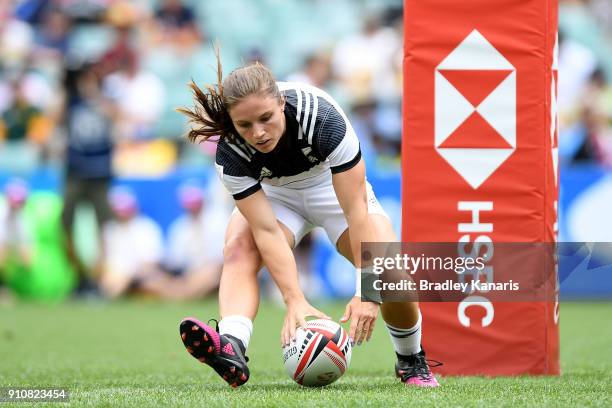 Michaela Blyde of New Zealand scores a try in the semi final match against Canada during day two of the 2018 Sydney Sevens at Allianz Stadium on...