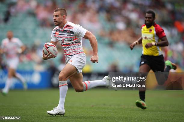 Tom Mitchell of England runs away for a try during day two of the 2018 Sydney Sevens at Allianz Stadium on January 27, 2018 in Sydney, Australia.