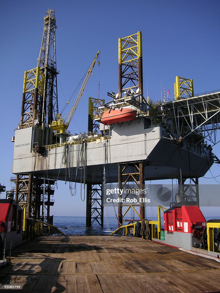 Iran Rig Iranian Rig High-Res Stock Photo - Getty Images
