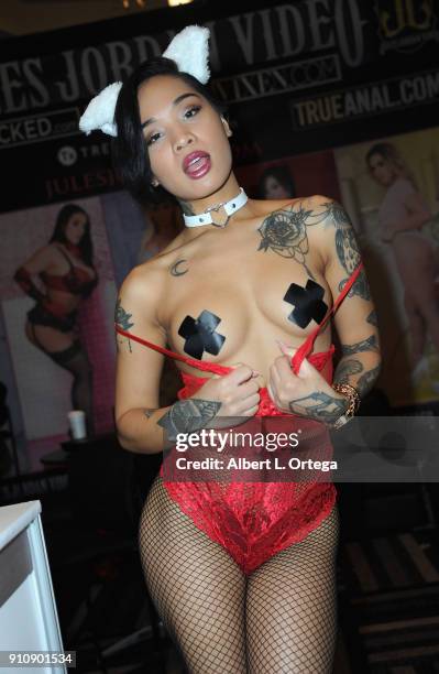 Honey Gold attends the 2018 AVN Adult Entertainment Expo at the Hard Rock Hotel & Casino on January 26, 2018 in Las Vegas, Nevada.