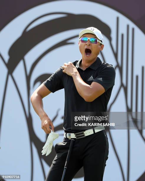 Li Haotong of China yawns during day three of the Dubai Desert Classic at Emirates Golf Club on January 27 in Dubai. / AFP PHOTO / KARIM SAHIB