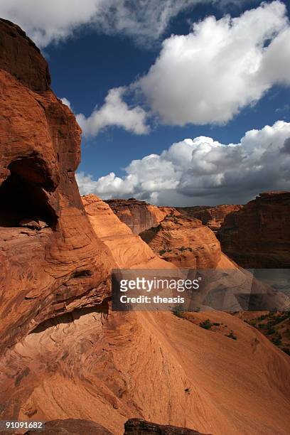 der red rocks of canyon de chelly - theasis stock-fotos und bilder