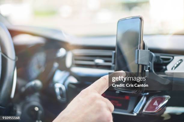 hand using smart phone while driving - mobile phone in hand driving stock pictures, royalty-free photos & images