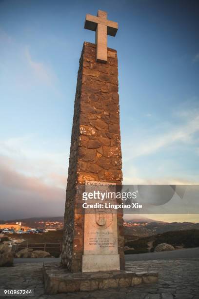 monument declaring cabo da roca as the end of europe, sintra, portugal - luís vaz de camões fotografías e imágenes de stock