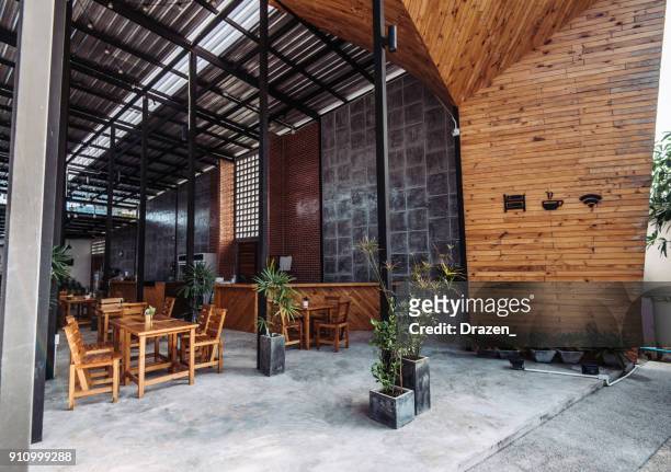 都市で近代的な施設のコワーキング スペース - 食堂　無人 ストックフォトと画像