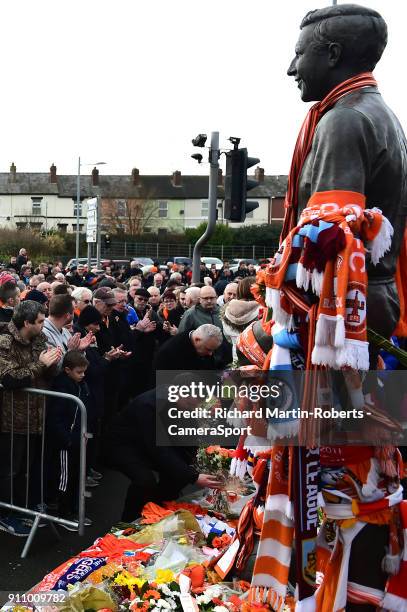 Blackpool manager Gary Bowyer lays a wreath at the Jimmy Armfield statue to honour the late Jimmy Armfield during the Sky Bet League One match...