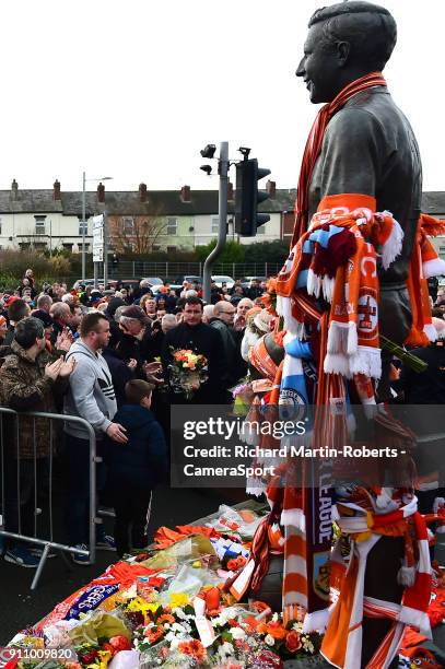 Blackpool manager Gary Bowyer lays a wreath at the Jimmy Armfield statue to honour the late Jimmy Armfield during the Sky Bet League One match...