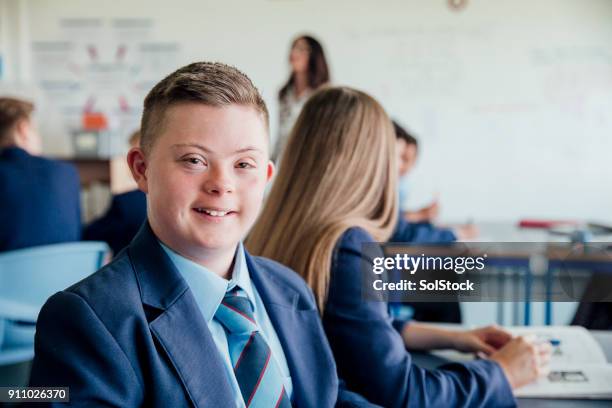 scholier in de klas - school tie stockfoto's en -beelden