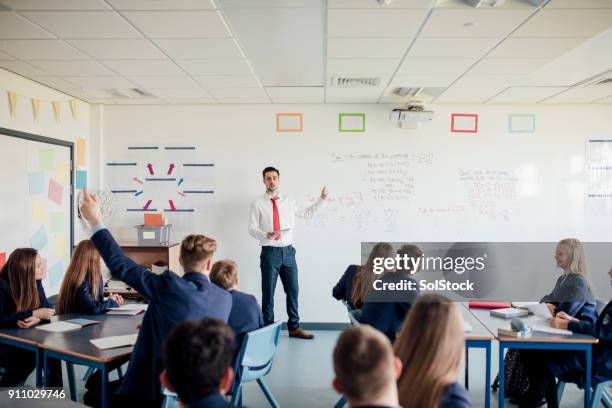 cualquier preguntas - edificio de escuela secundaria fotografías e imágenes de stock