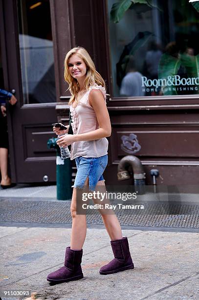 Actress Sara Paxton walks to "The Beautiful Life" set in Soho on September 23, 2009 in New York City.