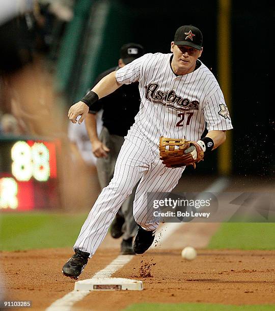 Third baseman Geoff Blum of the Houston Astros fields a slow roller down the third base line at Minute Maid Park on September 23, 2009 in Houston,...