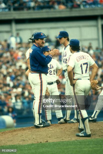 Manager Davey Johnson of the New York Mets talks with pitcher Roger McDowell and Keith Hernandez during an MLB game against the Pittsburgh Pirates on...