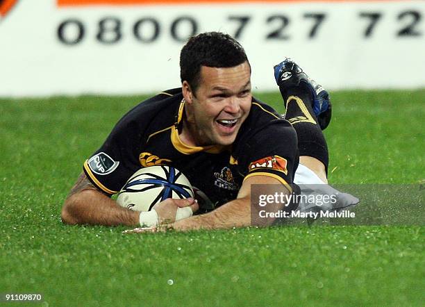 Apoua Stewart of the Lions scores a try during the Air New Zealand Cup Ranfurly Shield match between Wellington and Southland at Westpac Stadium on...