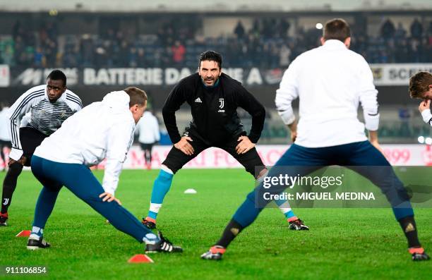 Juventus' Italian goalkeeper Gianluigi Buffon warms up prior to the Italian Serie A football match AC Chievo vs Juventus at the Marcantonio-Bentegodi...