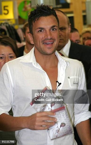 Peter Andre attends a photocall and signing session to promote his new album, on September 23, 2009 in Liverpool, England.