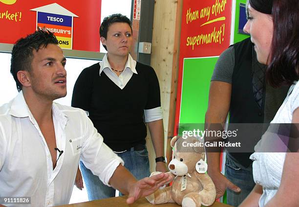 Peter Andre attends a photocall and signing session to promote his new album, on September 23, 2009 in Liverpool, England.