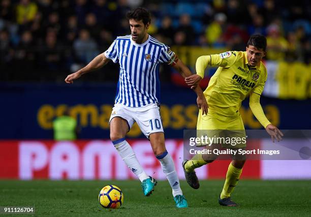 Pablo Fornals of Villarreal competes for the ball with Xabi Prieto of Real Sociedad during the La Liga match between Villarreal and Real Sociedad at...