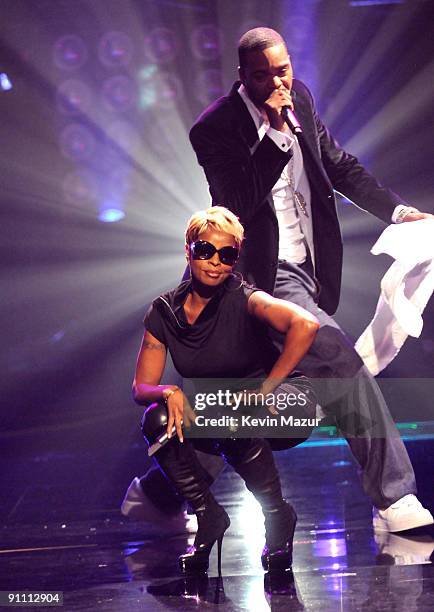 Mary J Blige and Method Man on stage at the 2009 VH1 Hip Hop Honors at the Brooklyn Academy of Music on September 23, 2009 in New York City.