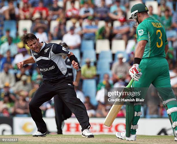 Shane Bond of New Zealand celebrates the wicket of Jacques Kallis of South Africa during the ICC Champions Trophy Group B match between South Africa...