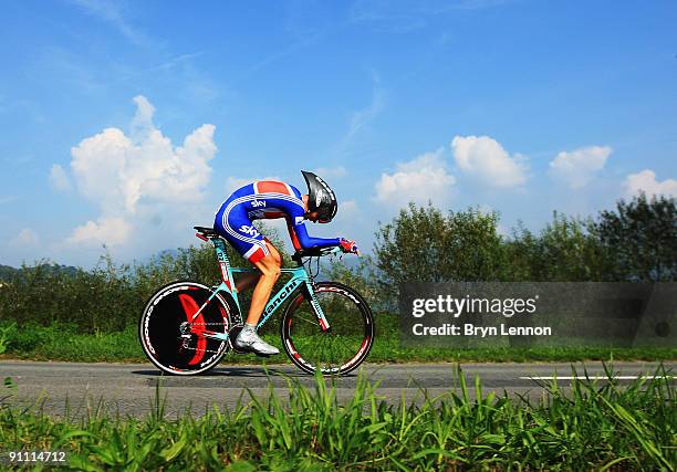 Christopher Froome of Great Britain in action during the Elite Men's Time Trial at the 2009 UCI Road World Championships on September 24, 2009 in...