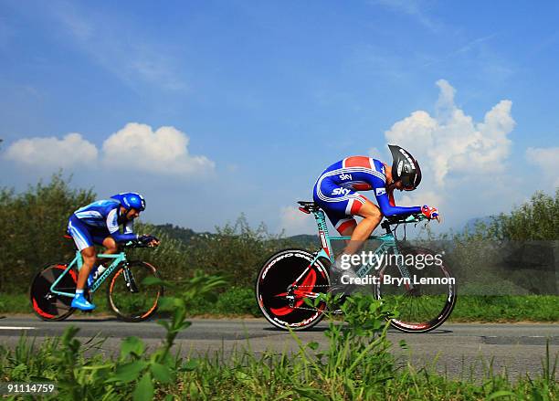 Christopher Froome of Great Britain in action during the Elite Men's Time Trial at the 2009 UCI Road World Championships on September 24, 2009 in...