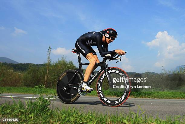 Jeremy Vennell of New Zealand in action during the Elite Men's Time Trial at the 2009 UCI Road World Championships on September 24, 2009 in...