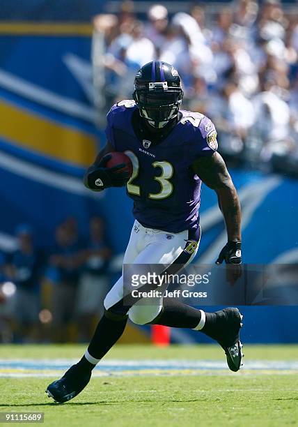 Willis McGahee of the Baltimore Ravens carries the ball against the San Diego Chargers at Qualcomm Stadium on September 20, 2009 in San Diego,...