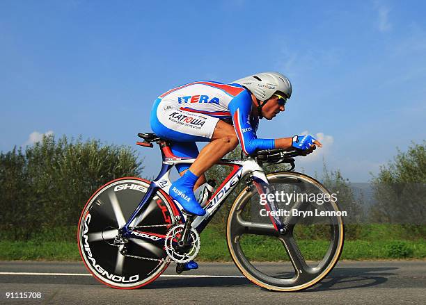 Mikhail Ignatiev of Russia in action during the Elite Men's Time Trial at the 2009 UCI Road World Championships on September 24, 2009 in Mendrisio,...