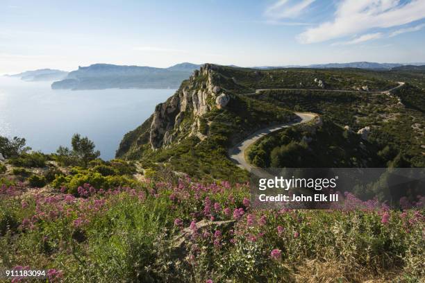 route des cretes landscape with road - costa azul fotografías e imágenes de stock