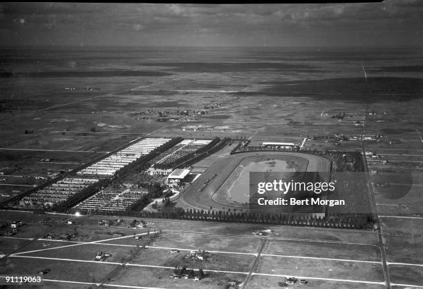 Aerial view of Hialeah racetrack in Florida, 1932.